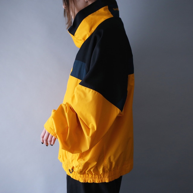 "Columbia" 3-tone good coloring over silhouette mountain jacket