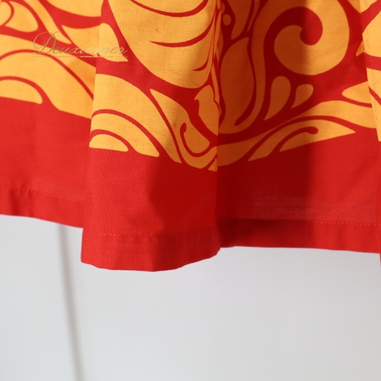 フラダンス 衣装 パウスカート レッド系 モンステラ柄 ハワイアンプリント アロハ フラ ダンス レッスン 練習 日本製 華やか 鮮やか かわいい おしゃれ シングル スカート フレア オレンジ系 ブラック系 赤 橙 黒 レディス フラダンス衣装 かわいいスカート ハワイアンコーデ リゾートファッション お洒落 ハワイアンテイスト