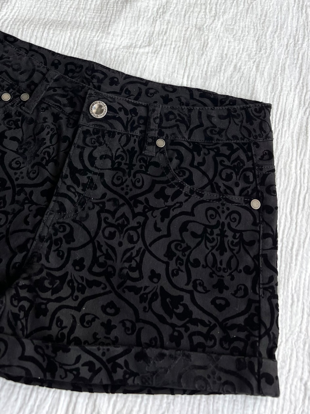 "unknown" Arabesque Velour Short Pants