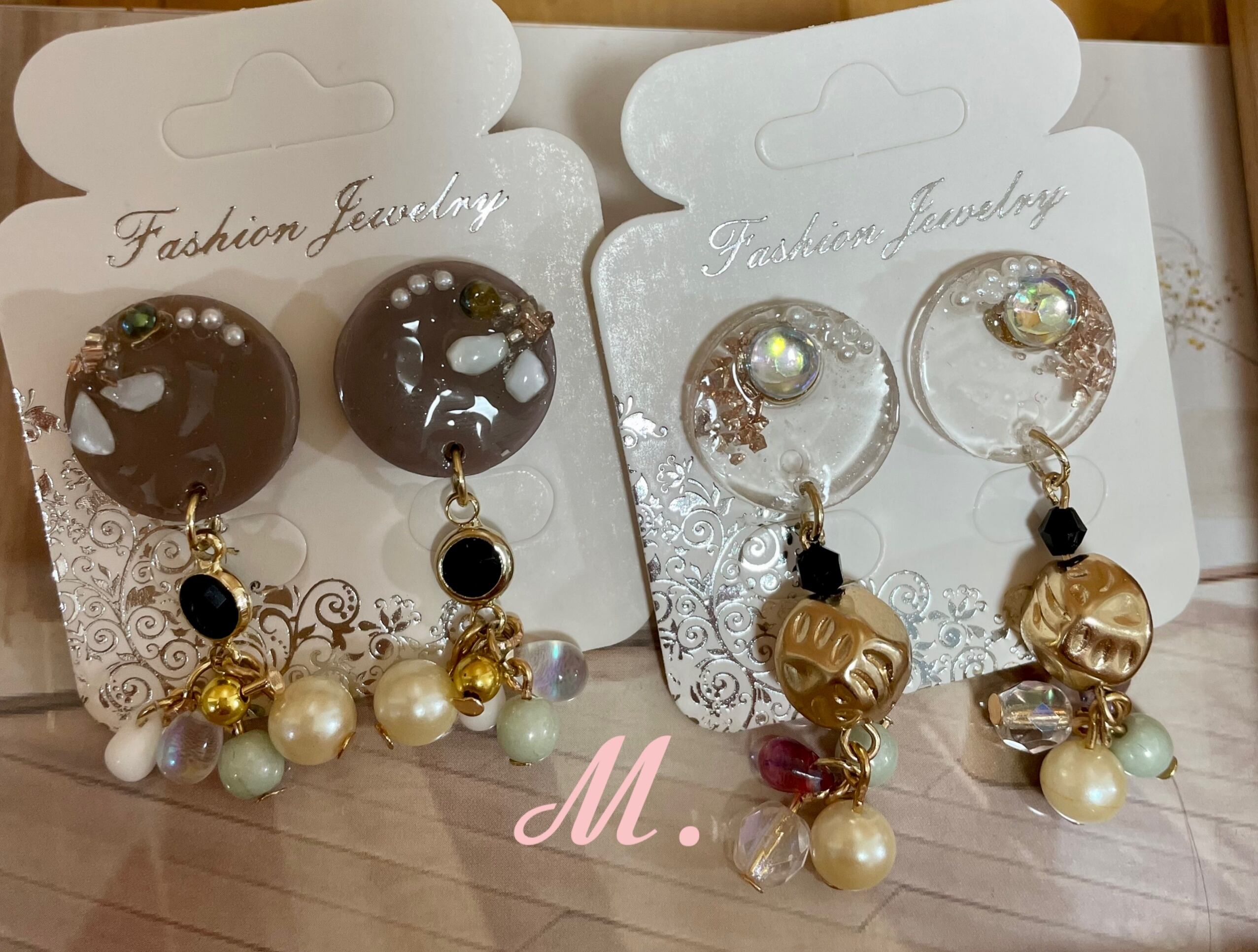新作♡♡...*゜コイン型パーツ付きじゃらっとガラスやパールの揺れ感 
