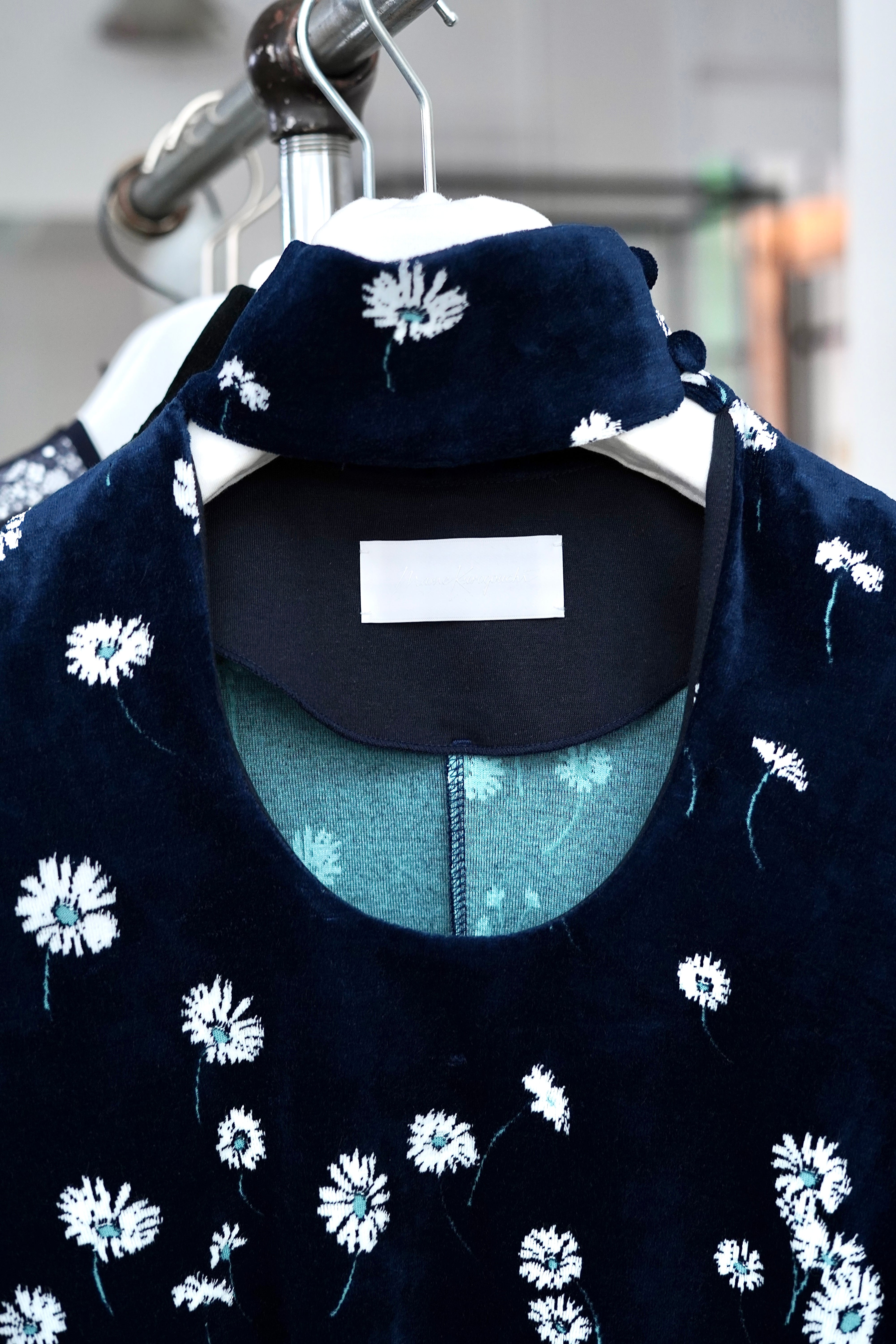 Mame Kurogouchi / Velour Jersey Floral High Neck Top ( BLACK, NAVY