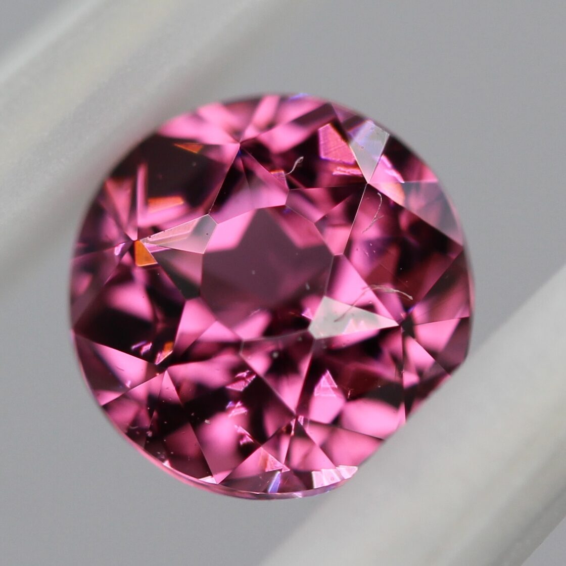 1月誕生石 パイロープガーネット 0.77ct. | PAY ID