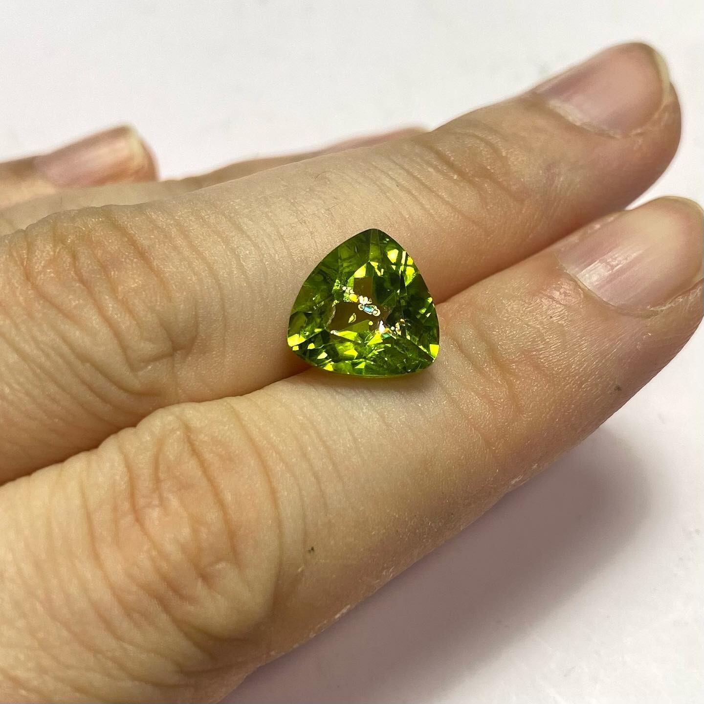 蓮の葉生える太陽の石 リリーパッドペリドット