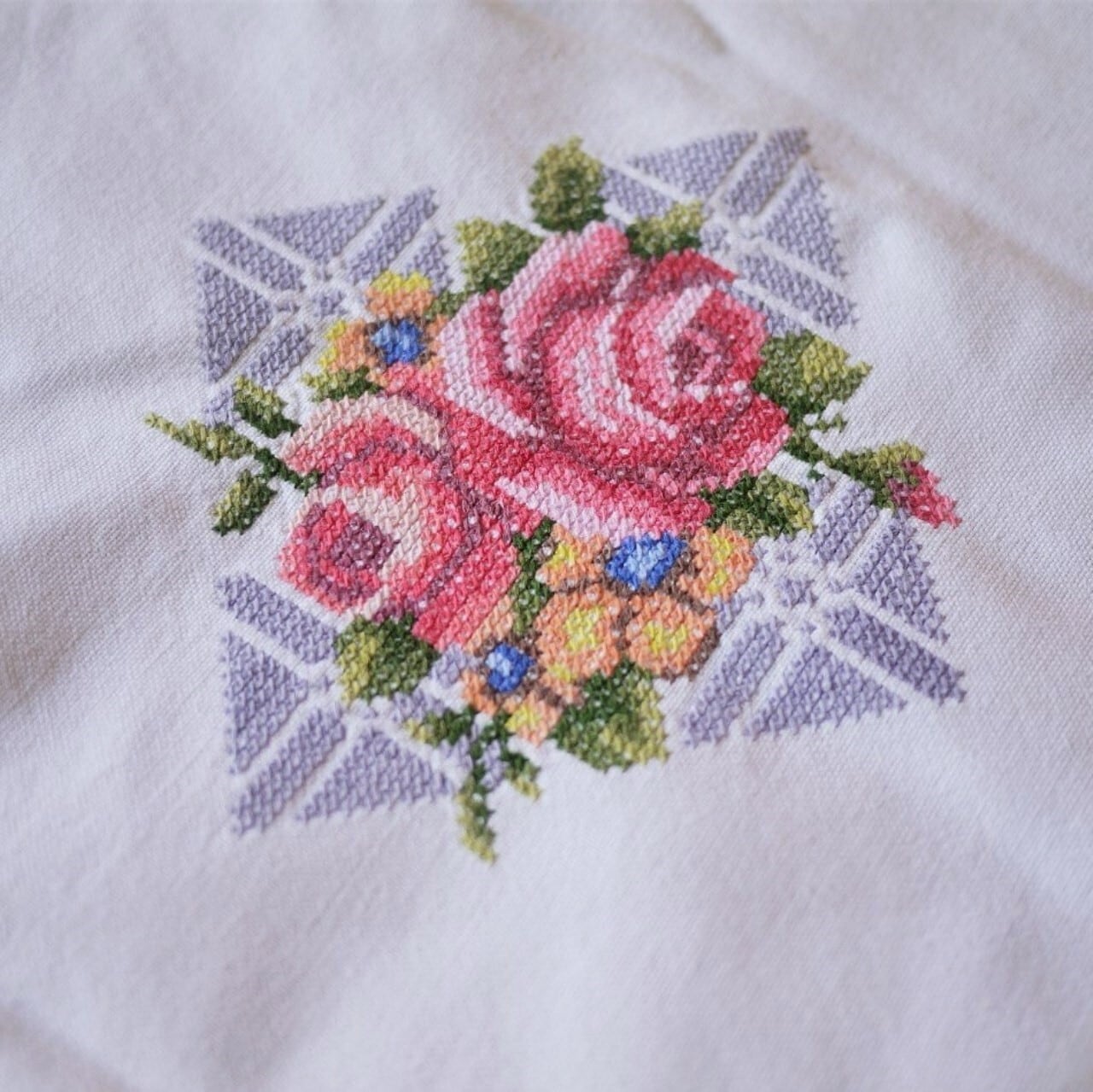 薔薇刺繍 大判テーブルクロス クロスステッチ | こりすのパン屋