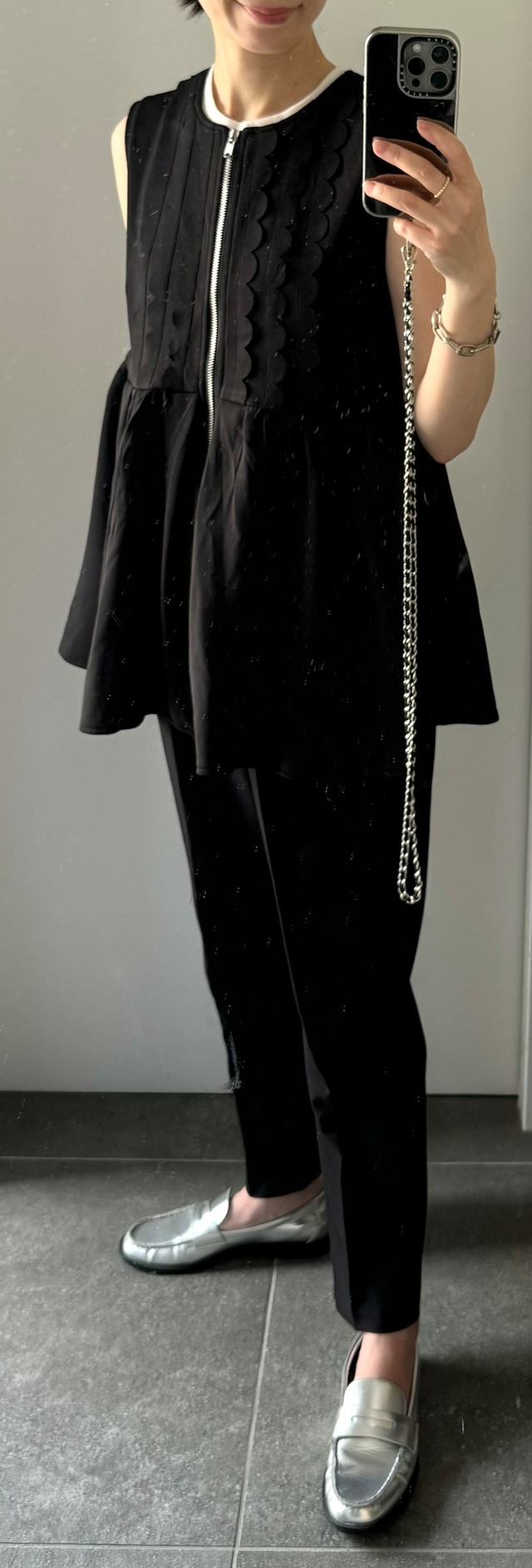 フロントジップジレ