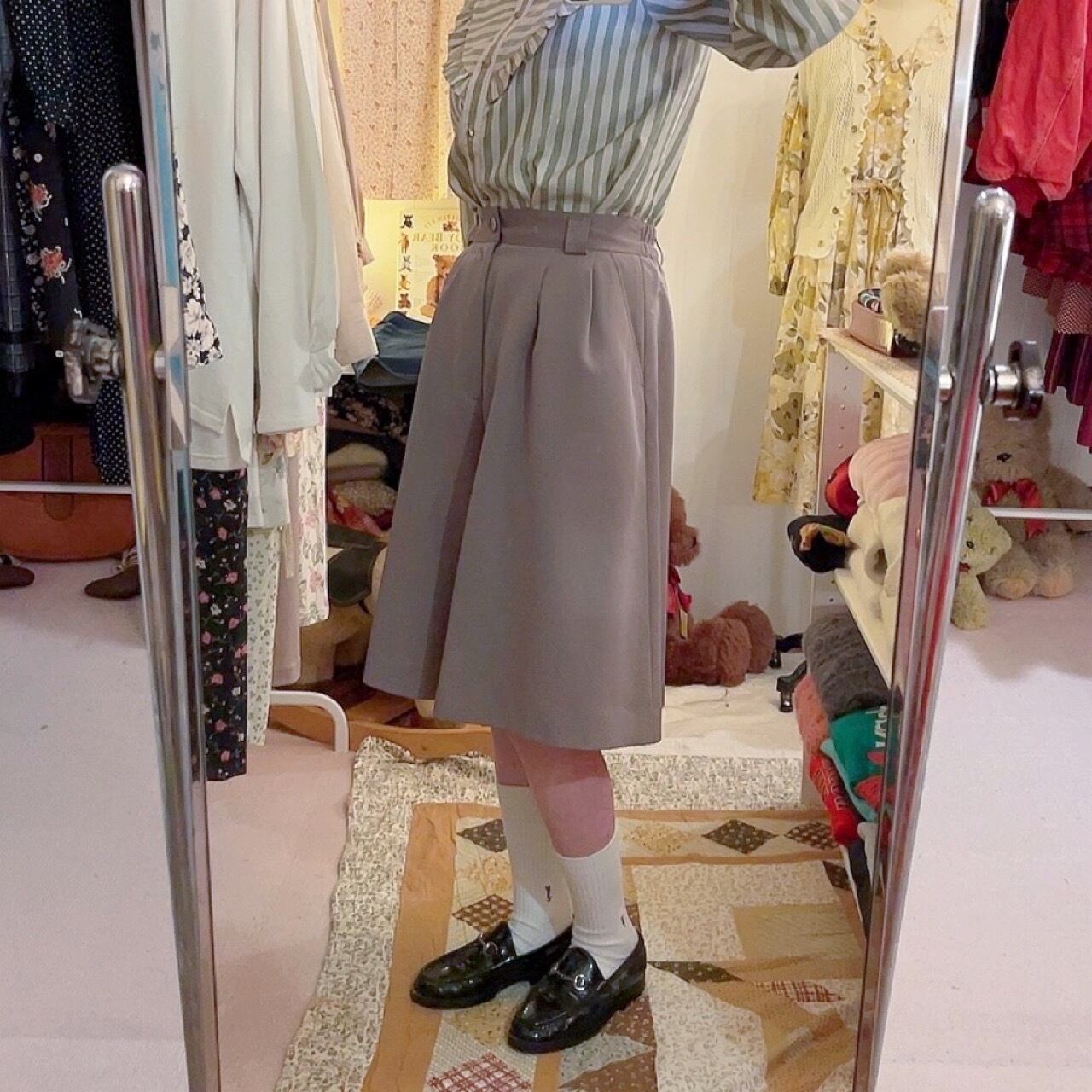 gray beige flare half pants