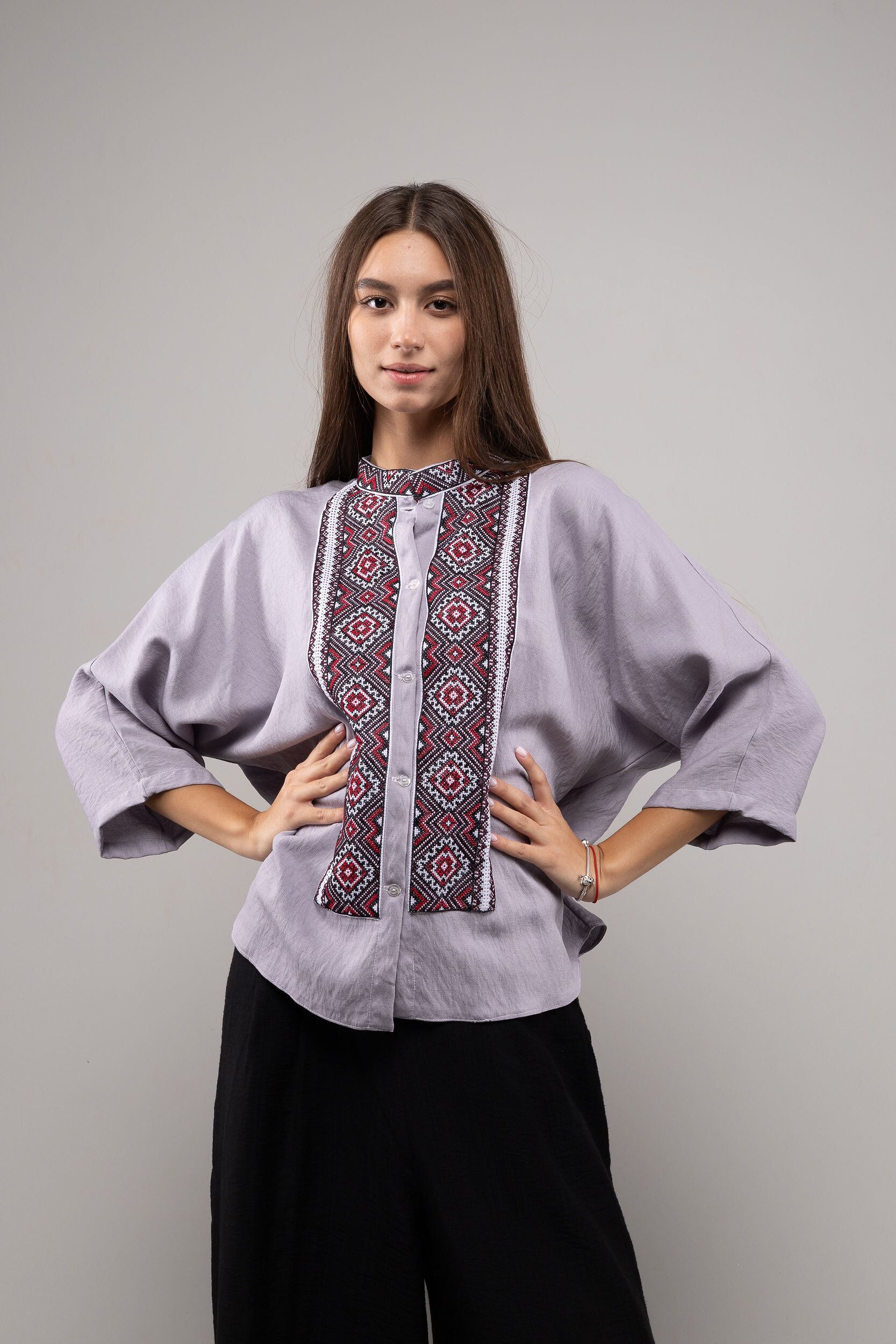 ウクライナ刺繍ヴィシヴァンカ クロスステッチ 手刺繍 シャツ 麻