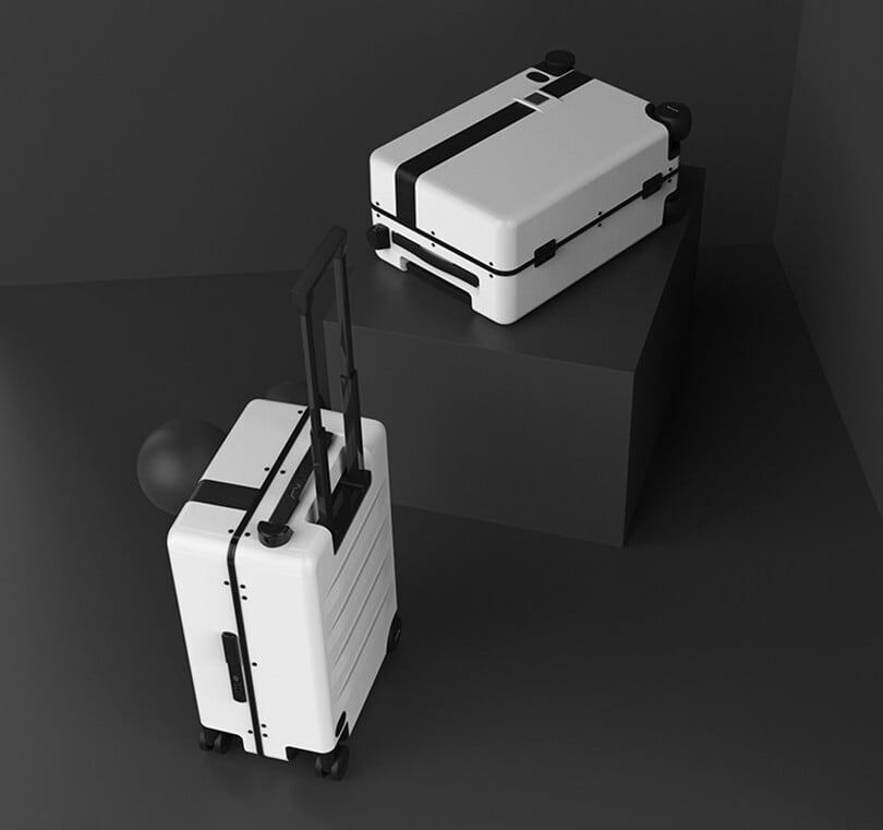 電動キャリーケース　ブラック　【自動追尾機能・騎乗機能付き】　ARTVZ ARTVZ 近未来型AI自動追尾キャリーケース（Sサイズ） | moobot