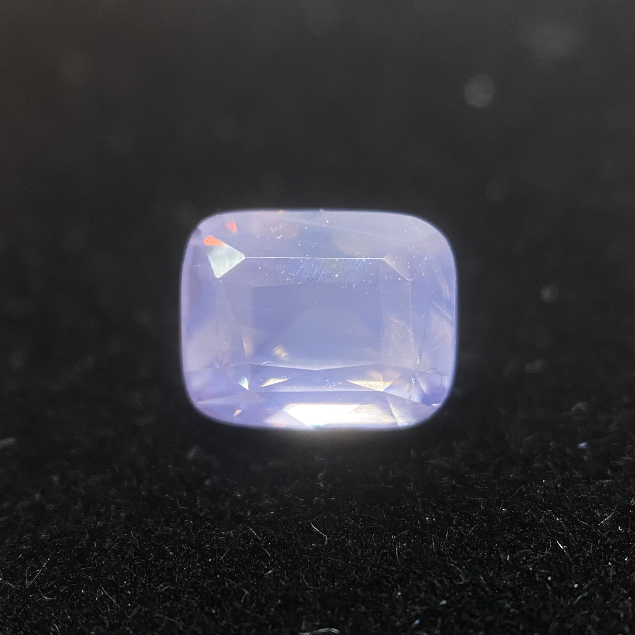 珍しいシルキーパープルホワイトなサファイア