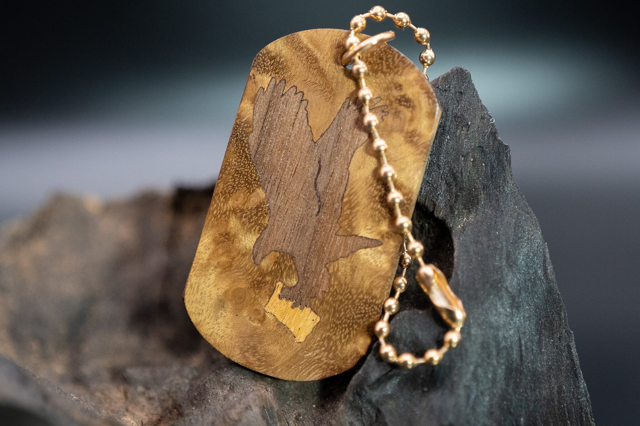 【 緻密な黄金の杢 】 マーブルウッド ドッグタグ 象嵌 トンビと油揚げ