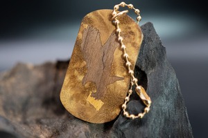 【 緻密な黄金の杢 】 マーブルウッド ドッグタグ 象嵌 トンビと油揚げ