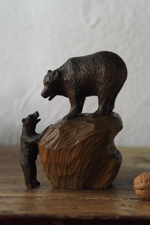 微笑ましい親子グマのオブジェ-antique wood caved bear objet