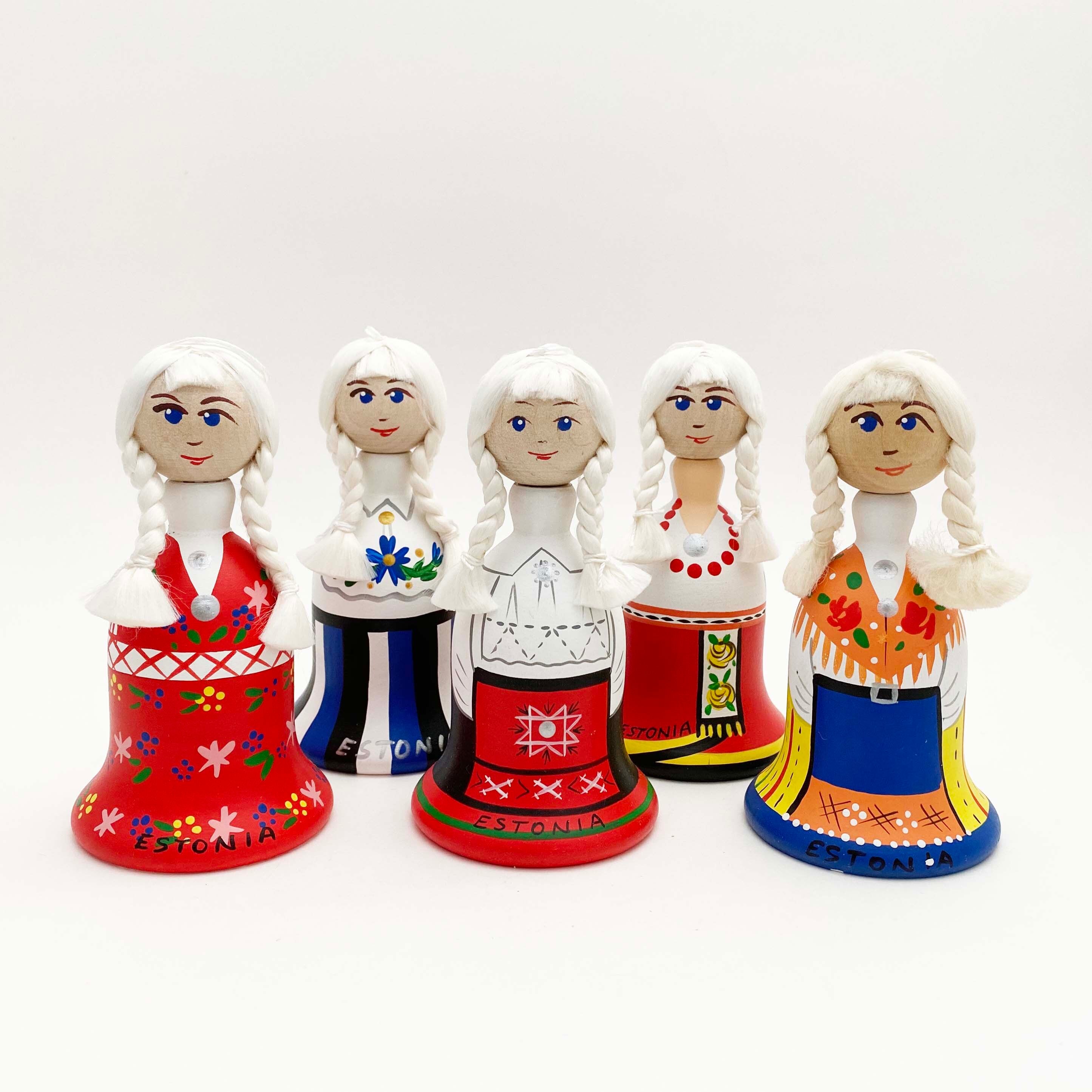 エストニア人形　民族衣装を着たこけしベル