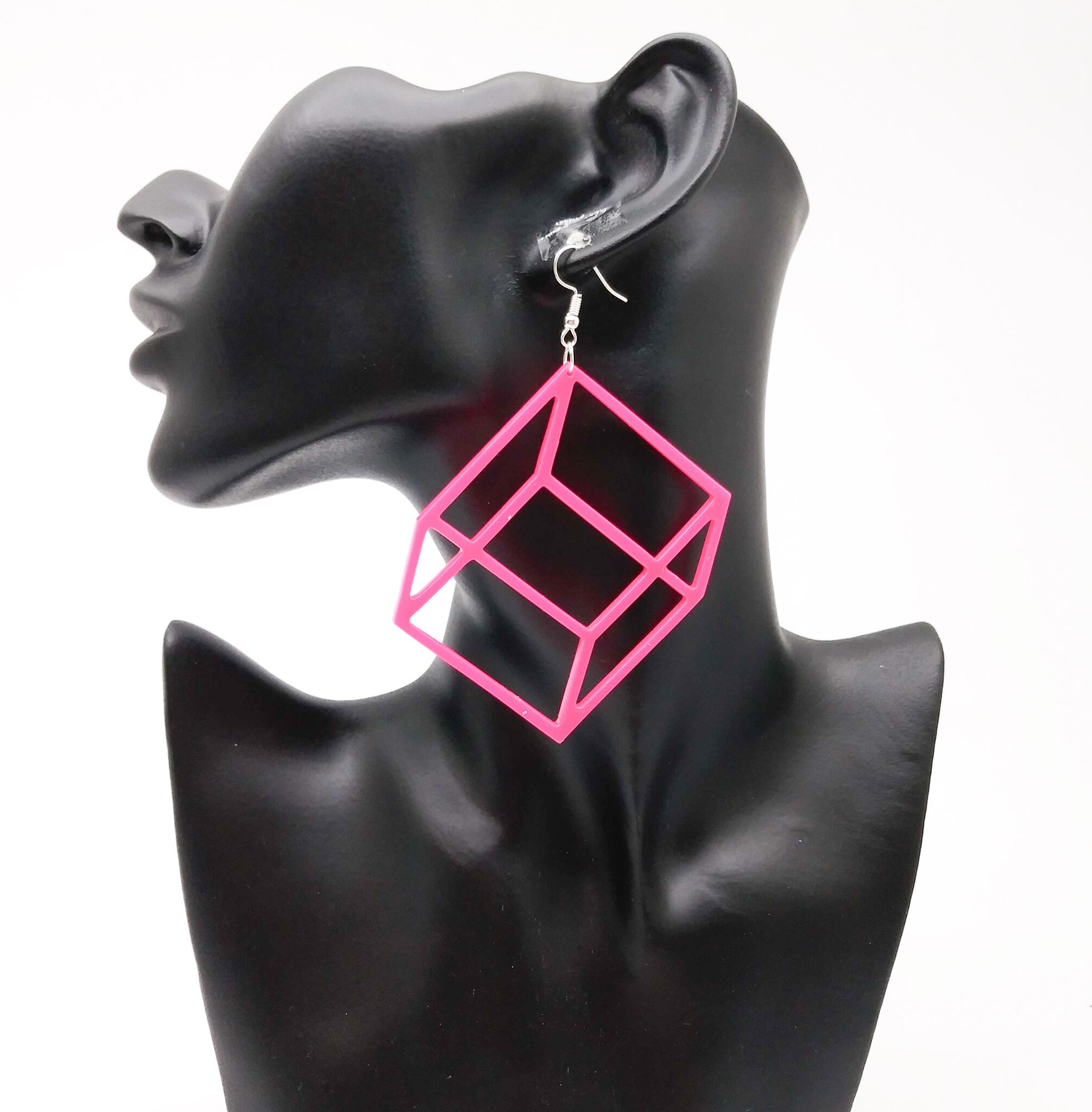 立体ボックス 派手派手ボックス ピアス イヤリング ネオンカラー ネオンピンク 立方体 幾何学 だまし絵 おもしろアクセサリー 個性派 派手 ダンス イベント フェス 発表会 ステージ