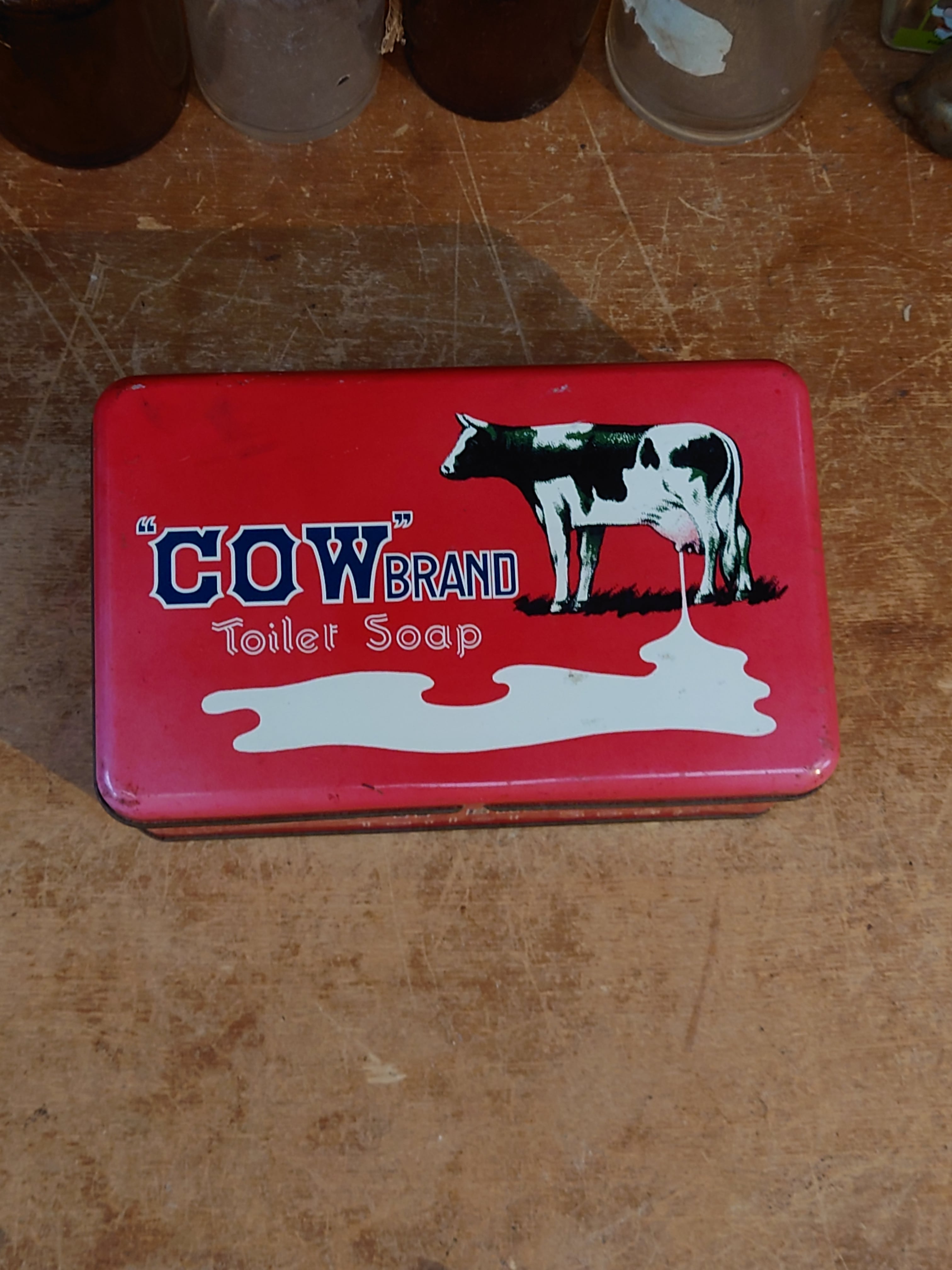 送料込み】【昭和レトロ】牛乳石鹸 「初代」赤箱缶 COW BRAND Toilet