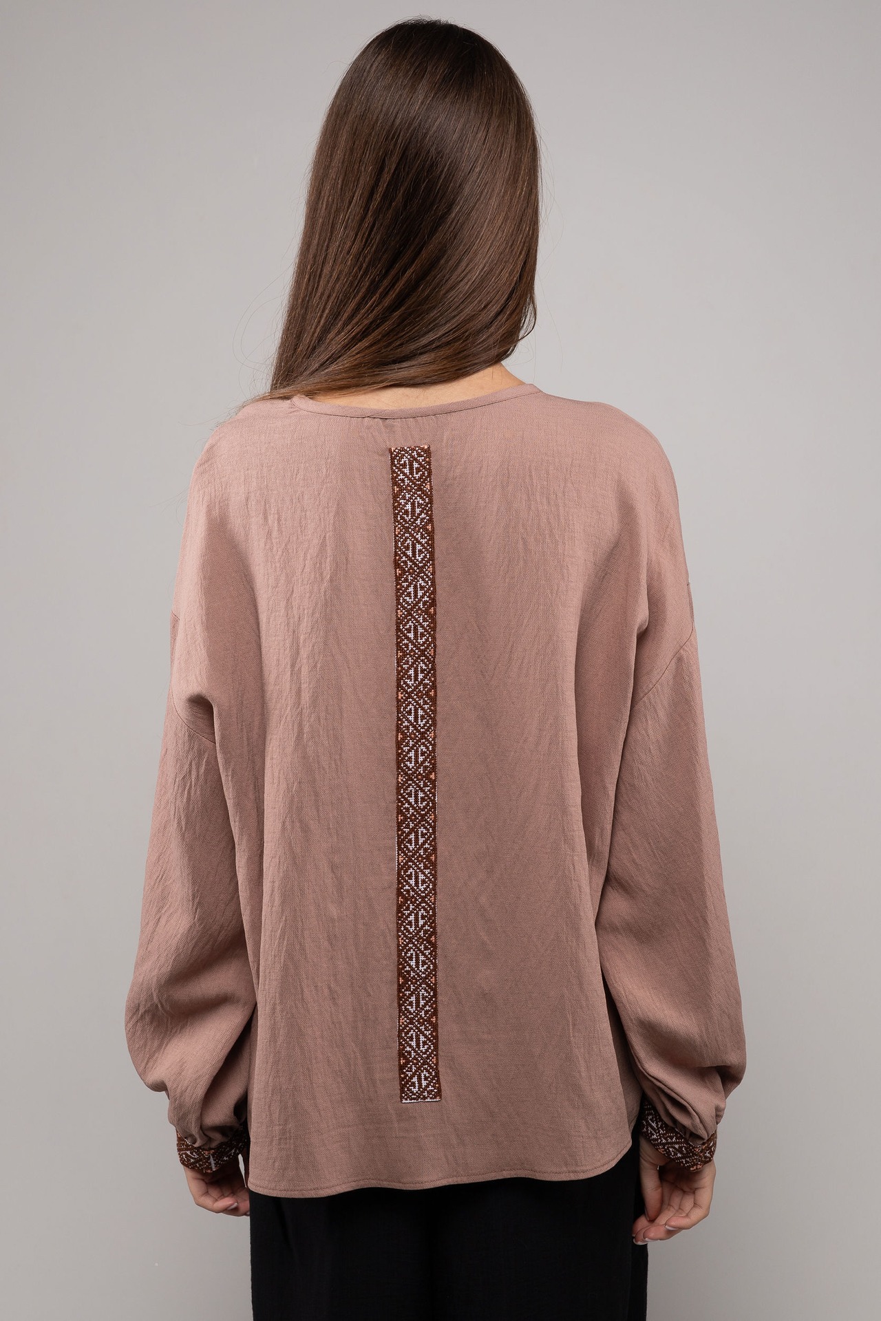 ウクライナ刺繍ヴィシヴァンカ クロスステッチ　手刺繍　ブラウス　麻　レディース・フリーサイズ - 9