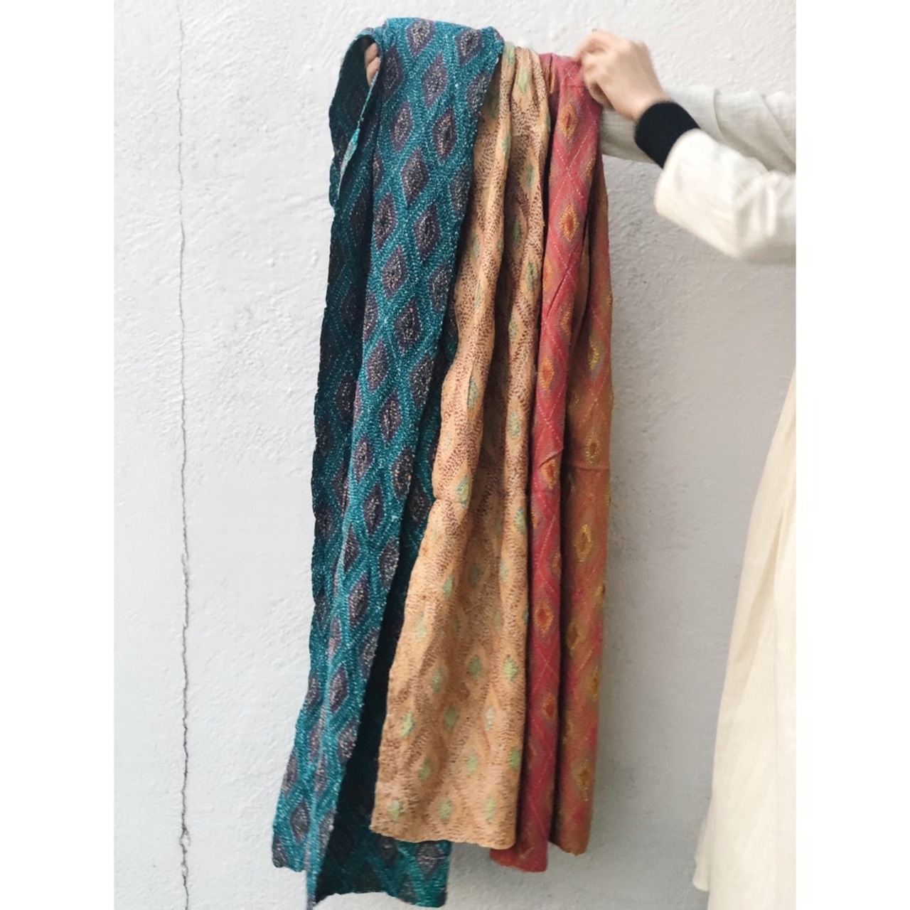 リサイクルシルクのカンタショールRedオレンジ系　インドの手仕事布　Mulaセレクト