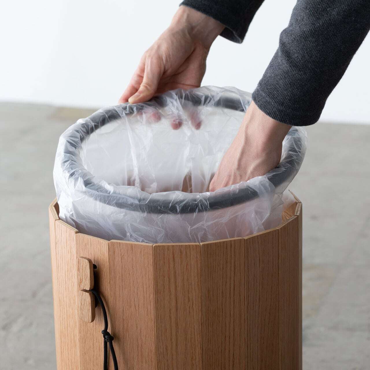 IKIKI フォルダブルコードビン ウォルナット Foldable Cord Bin Walnut