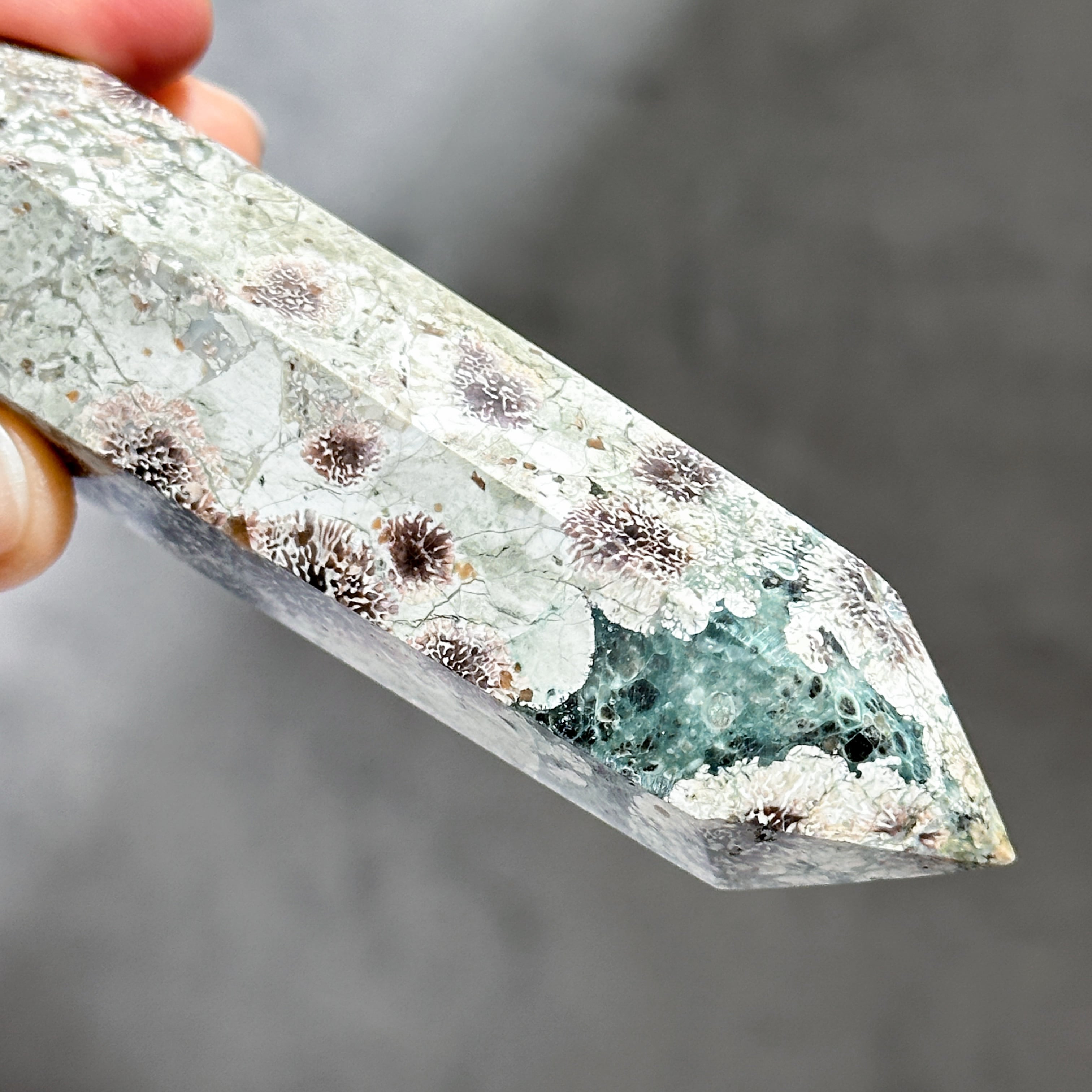 【七福】　約19kg 特大鑑賞石　ジャスパー　遠山石　木台付 グリーンフラワージャスパー タワー44◇ Green Flower Jasper ◇天然石