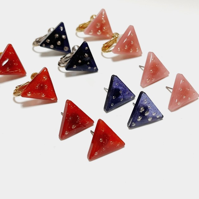 大人可愛い いちご風 トライアングルスタッドピアス／イヤリング｜ピンク｜画像4