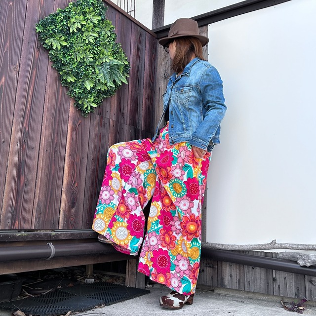 ゆったりフレアーパンツ