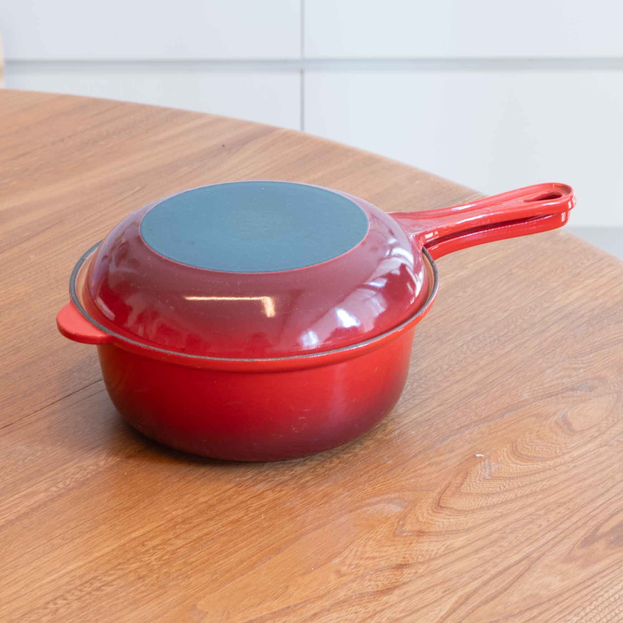 ビンテージ　ル・クルーゼ　LE CREUSET サイズ２２　マルチファンクションタイプ　チェリーレッド　新品・未使用品ではありません。