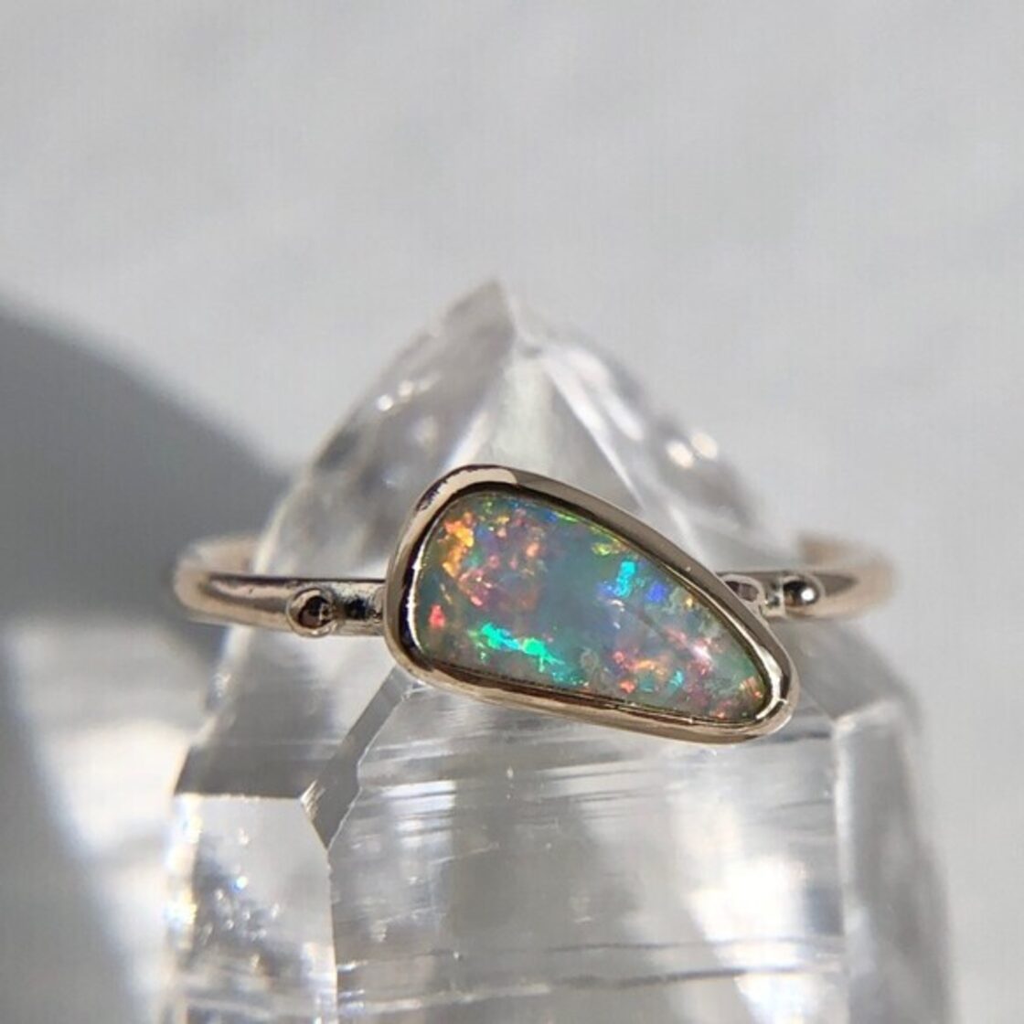 極ネオン ハイクラス ライトニングリッジ産ブラックオパール 0.9ct 幅広く