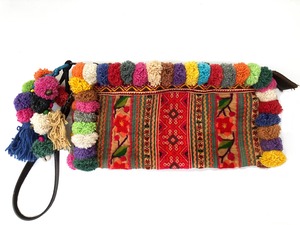 モン族の刺繍クラッチバッグ