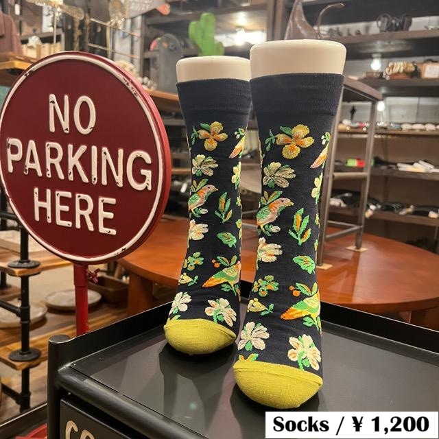 TOPANGA SOCKS Ladies' Botanical Birds and Flowers Socks, Small Gift TOPANGA SOCKS Ladies' Botanical Birds and Flowers Socks, Small Gift