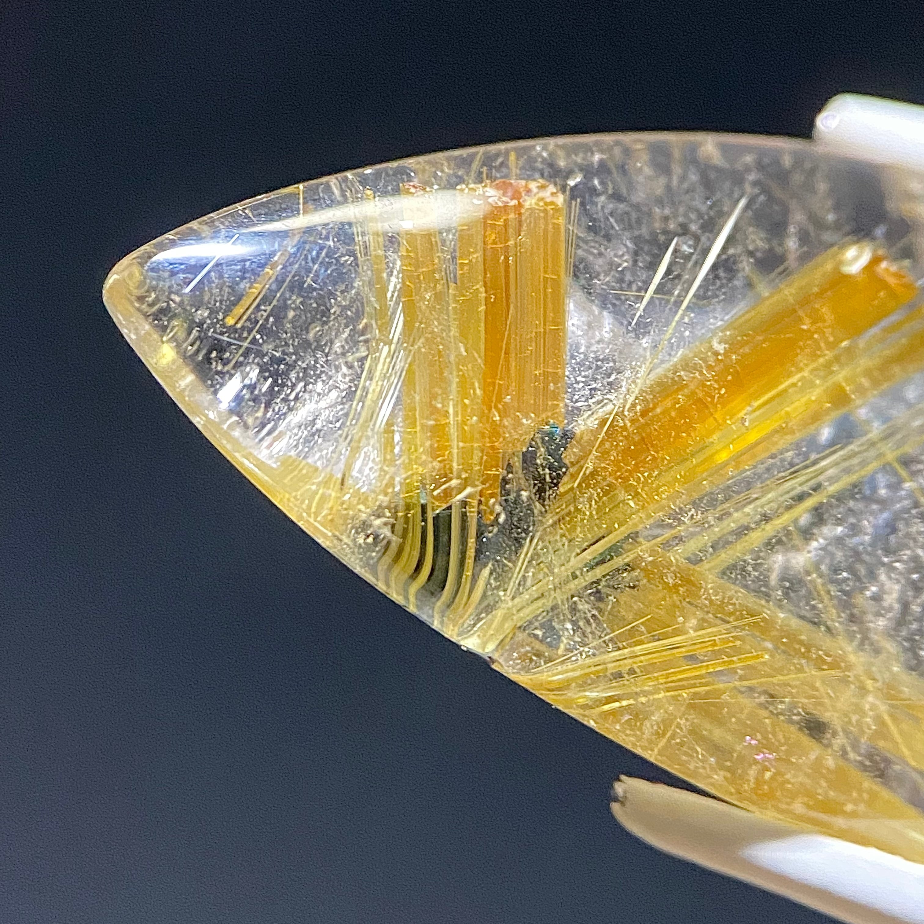 高品質》ヘマタイトフラワーゴールドルチルクォーツ ドロップルース No