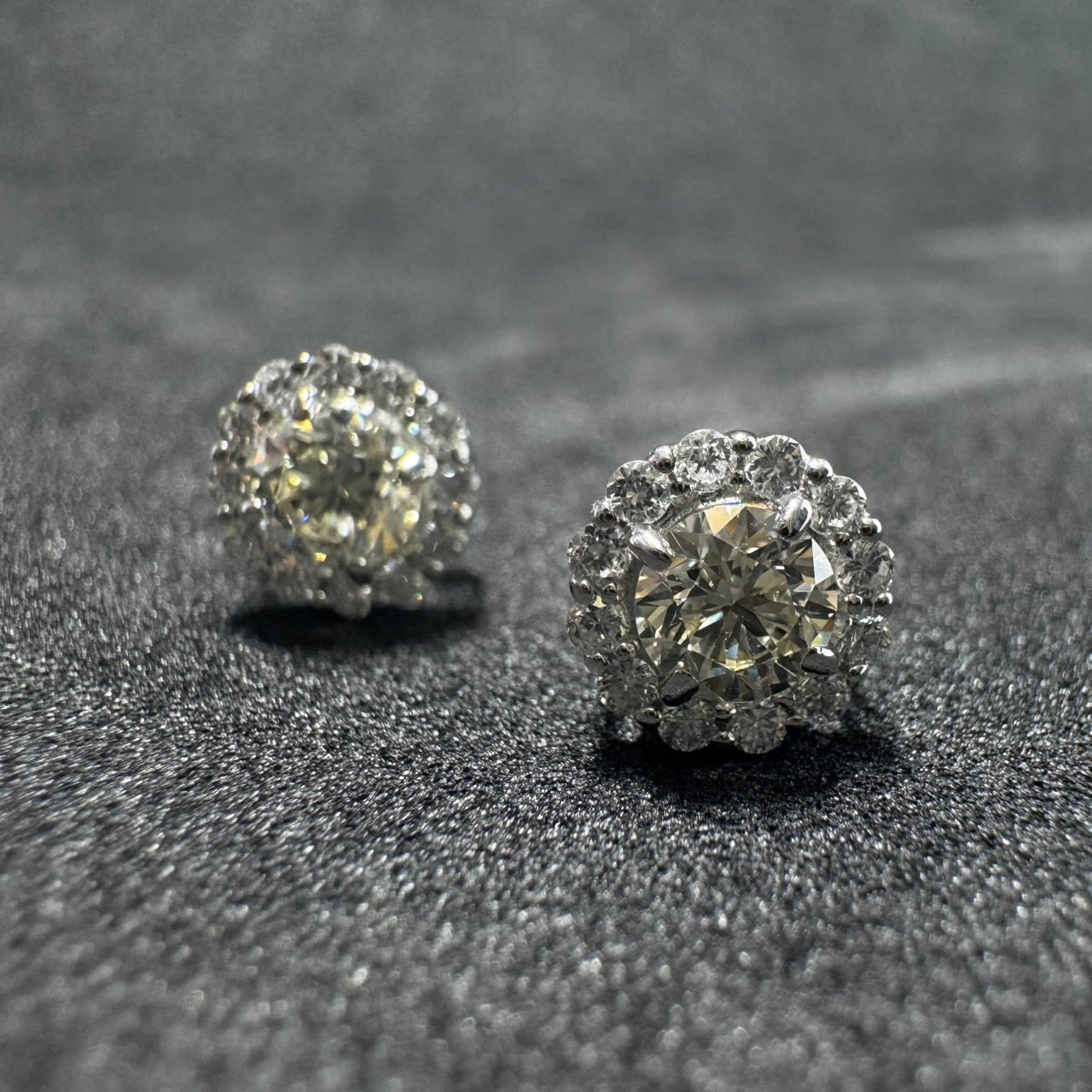 Pt900 0.623ct ダイヤモンド ヘイロー(取り巻き) ピアス | カオキ