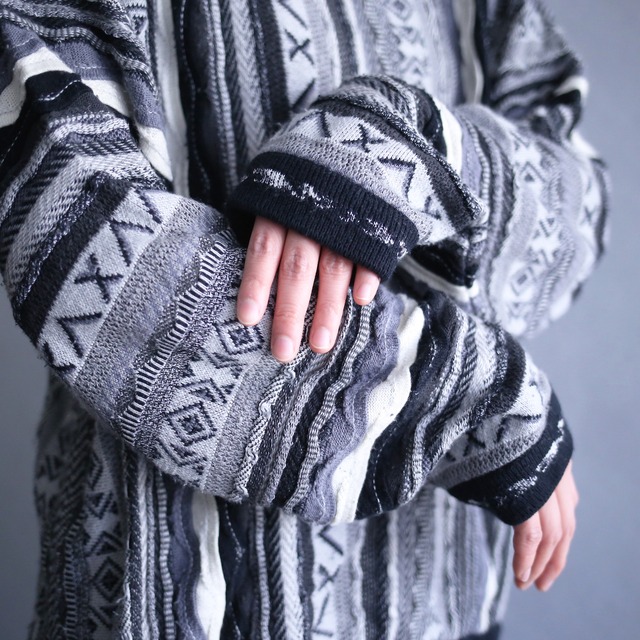 monotone 3D knit pattern loose silhouette sweater