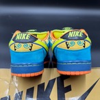 SB DUNK LOW SKATE OR DIE 304292-073