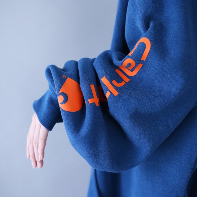 "Carhartt" sleeve logo printed over silhouette blue sweat parka