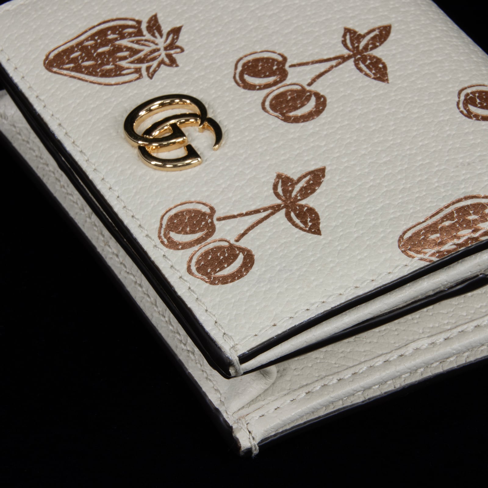 本物 送料無料 グッチ 二つ折り財布 レディース 2020年限定