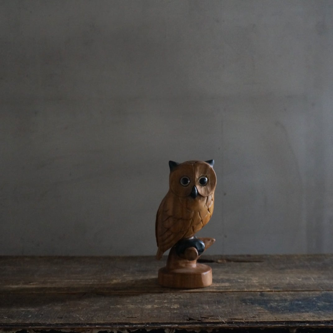 古い木製フクロウの置物
