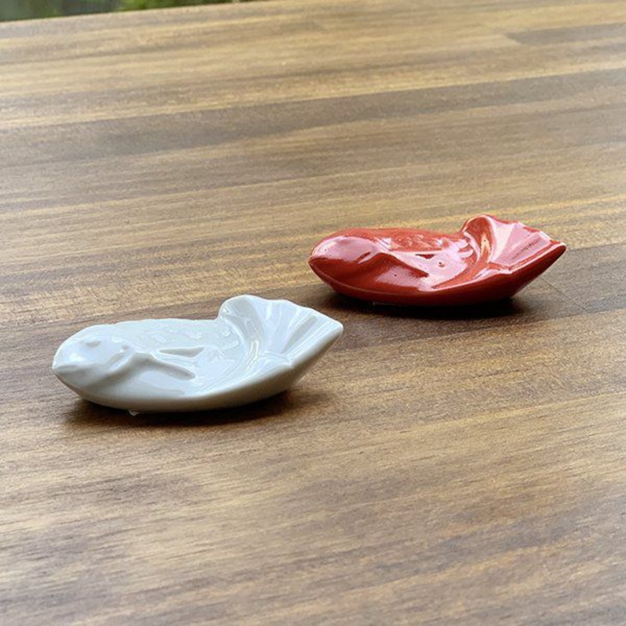 波佐見焼　鯛型ハシオキ　（赤・白） 27-021