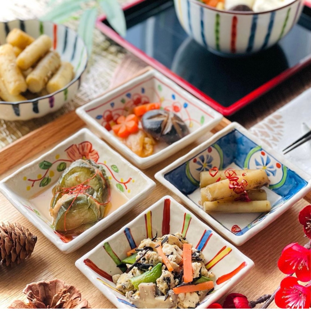 花柄 赤い漆器 脚付き皿 花柄 赤い漆器 脚付き皿 花柄 赤い漆器 脚付き皿 （足付き