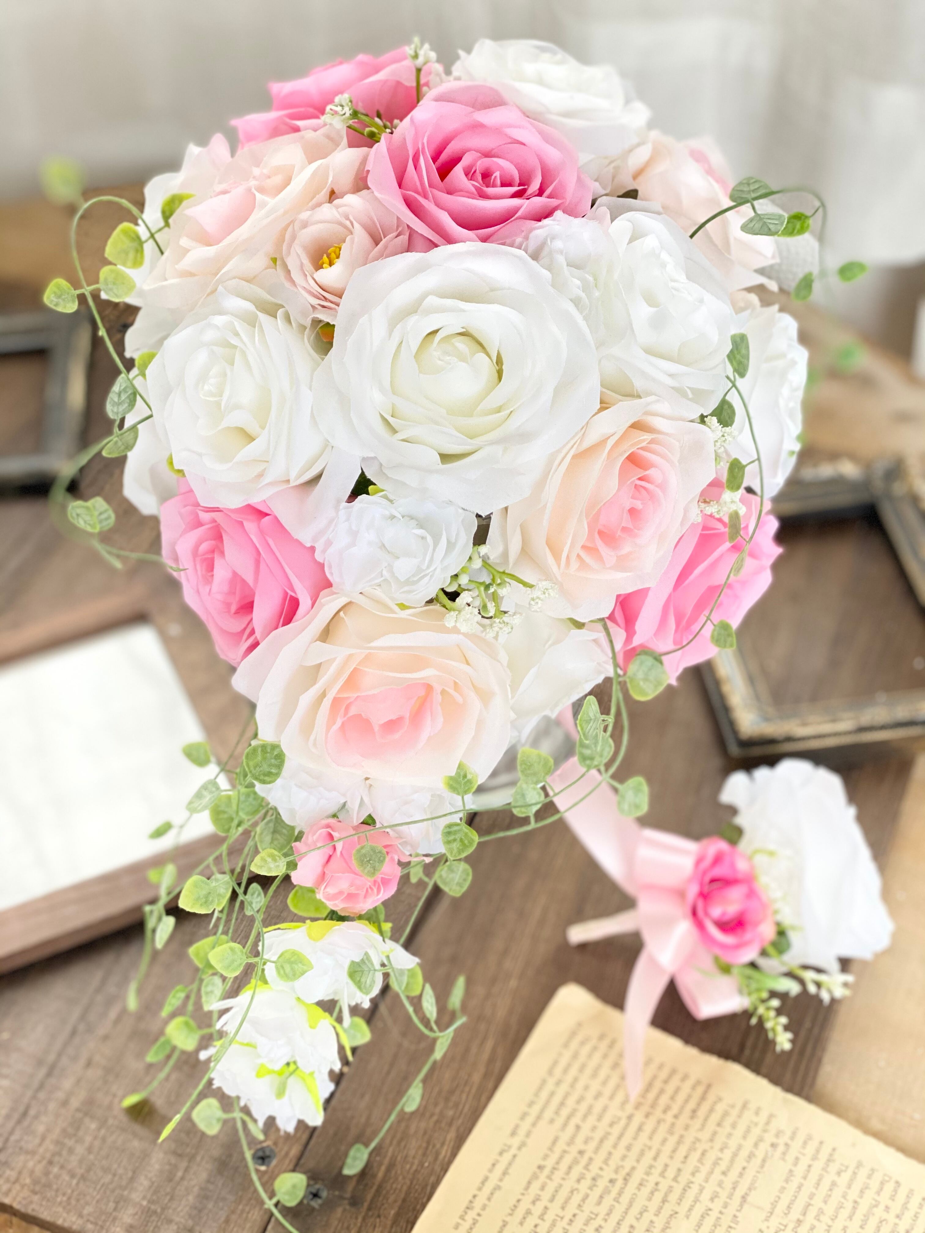 白バラ ピンク濃淡キャスケードブーケ Houkiboshi