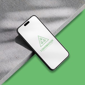 自然を守り育てる森のロゴ