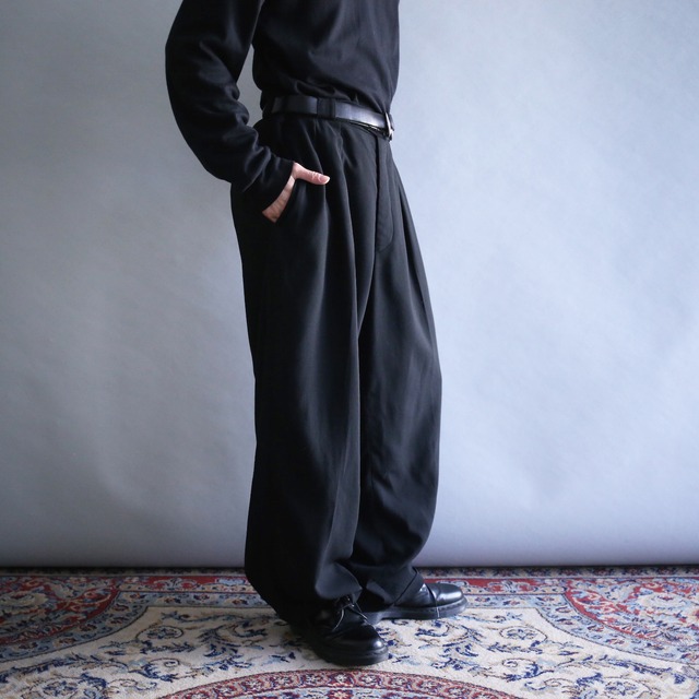 2-tuck tapered silhouette black wide wool slacks