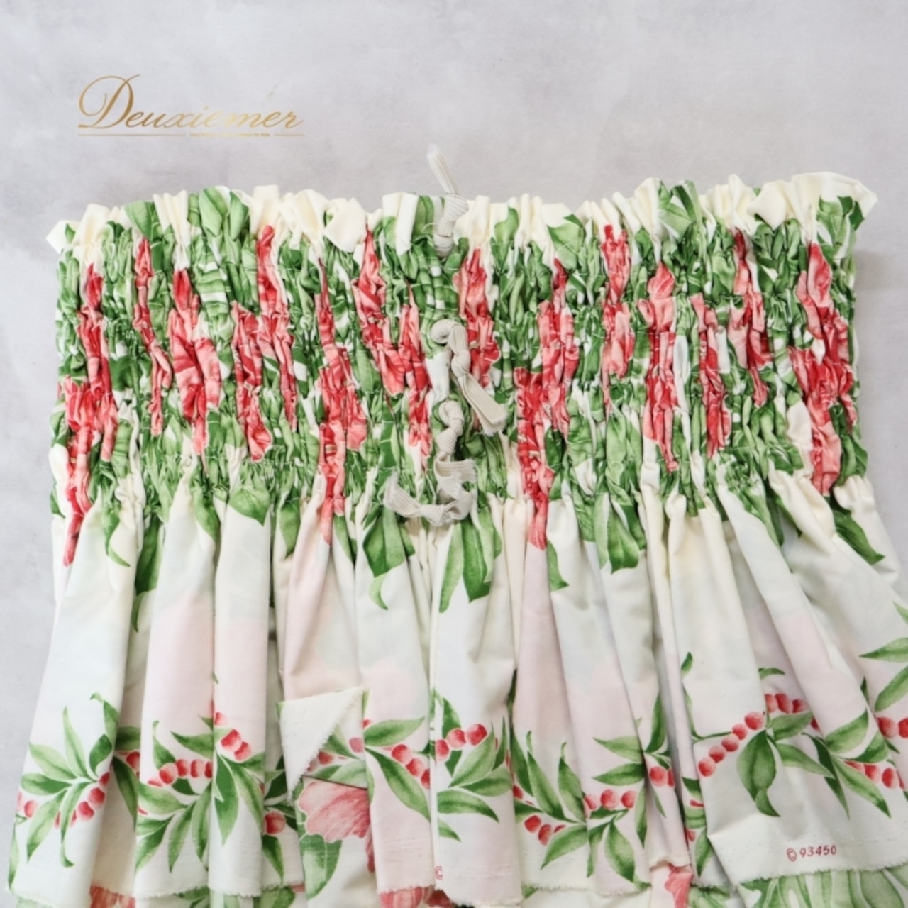 フラダンス 衣装 パウスカート ホワイト系 RHQuilt ハイビスカス柄 モンステラ柄 ハワイアンプリント アロハ フラ ダンス 白 緑 赤 シングル スカート フレア 華やか 鮮やか かわいい おしゃれ レッスン 練習 リゾート カジュアル