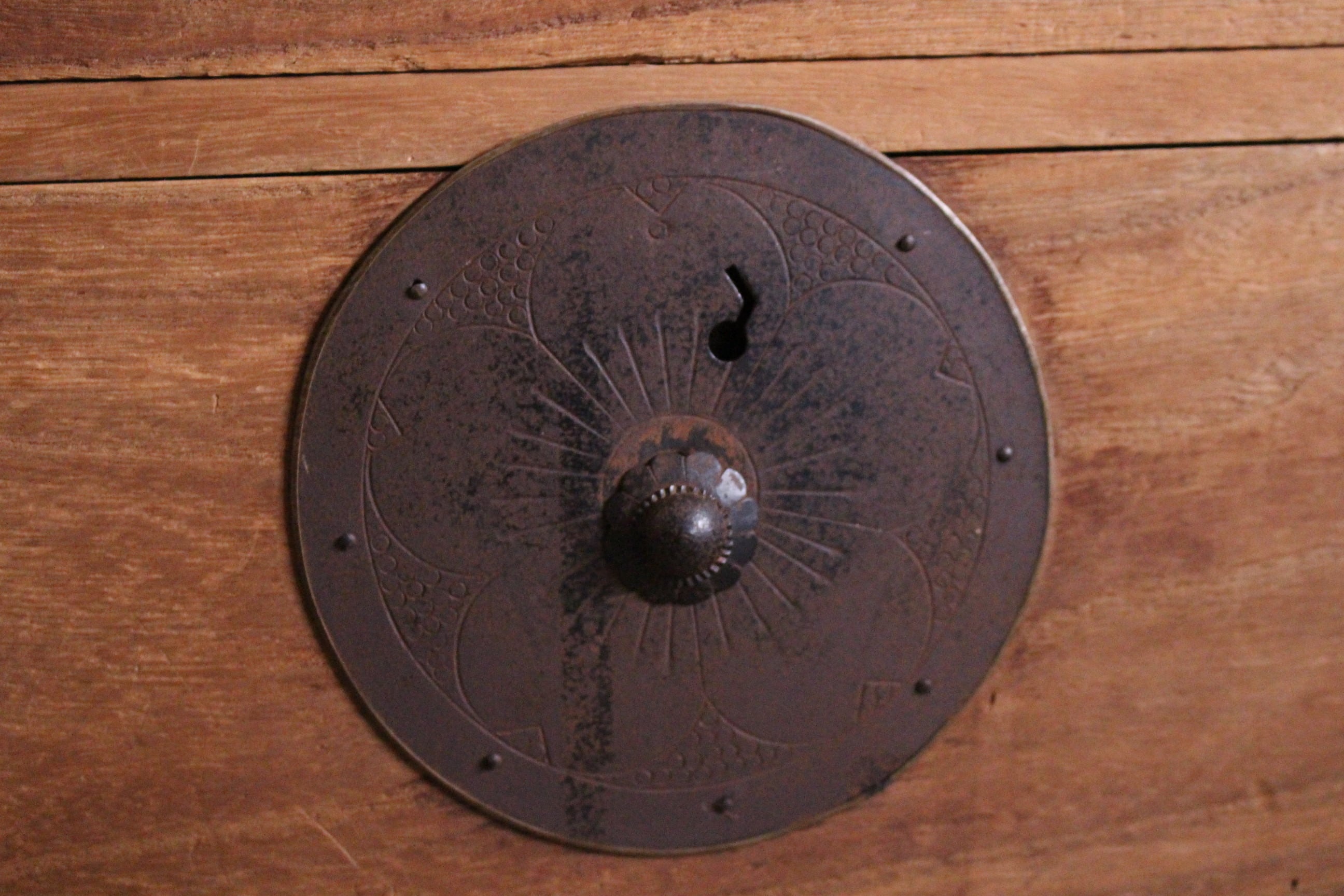 味のある丸金具時代箪笥 抽斗2段 | denbee 古道具