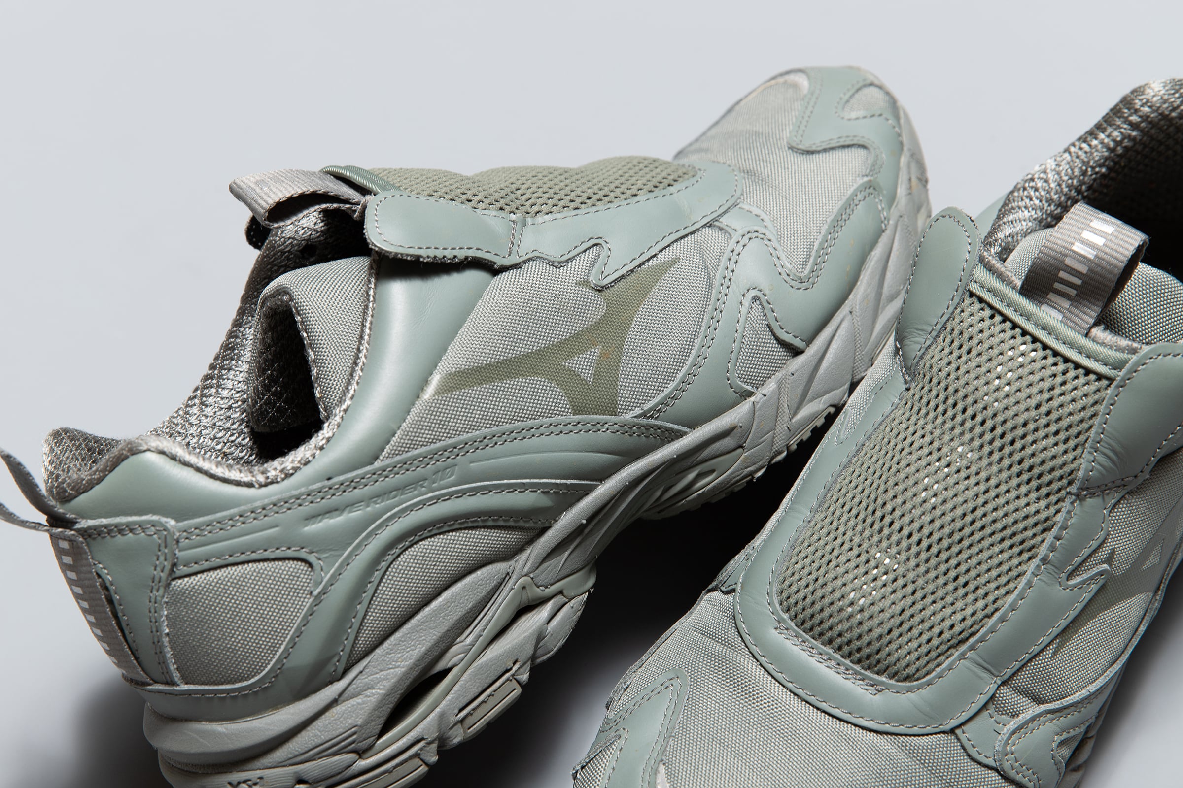 MIZUNO WAVE RIDER 10 SLIP-ON | PLAYGROUND | スニーカーショップ