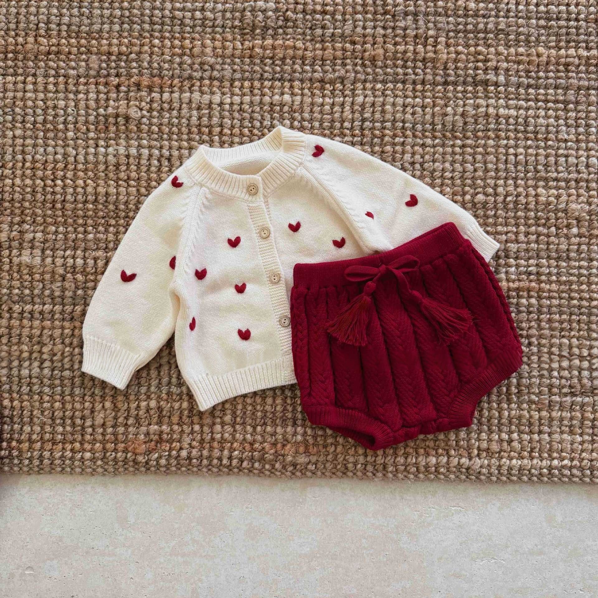 ,ベビー幼児女の子レッドハートニットセットアップ カーディガン ブルマパンツ アイボリー レッド クリスマス お出かけ lwa0124