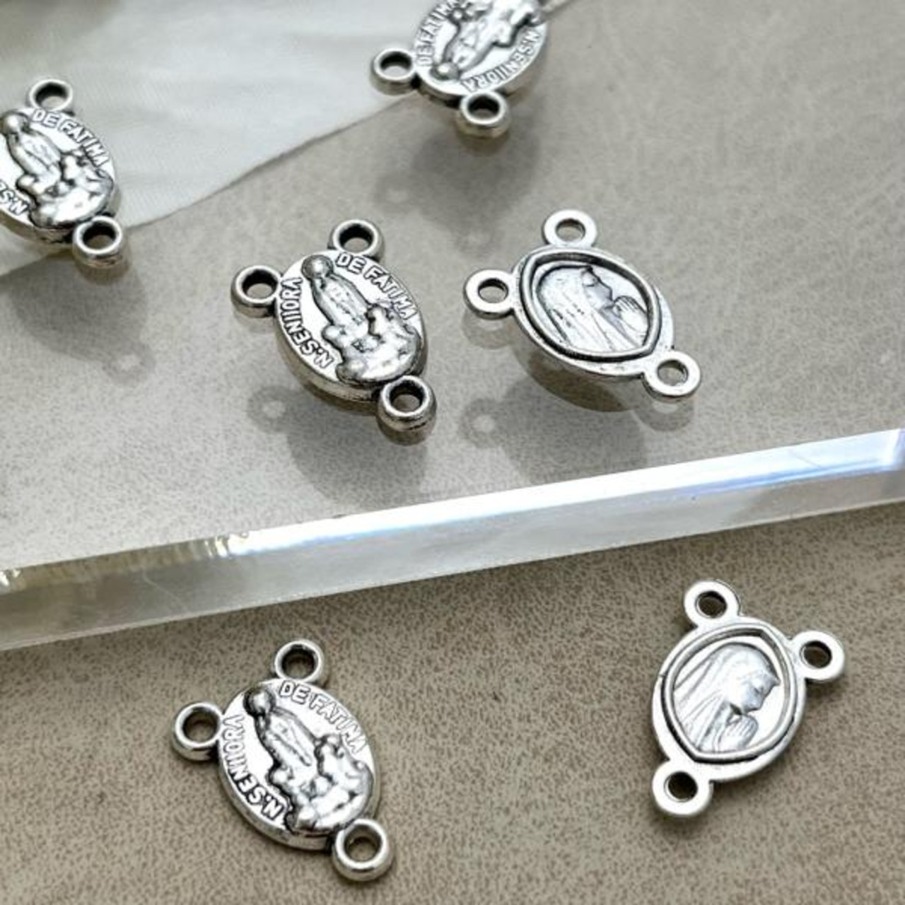 【2個】聖母マリア様シャンデリア3ループコネクター/チャーム