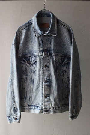 1987y LEVI’S chemical wash denim jacket . size large .