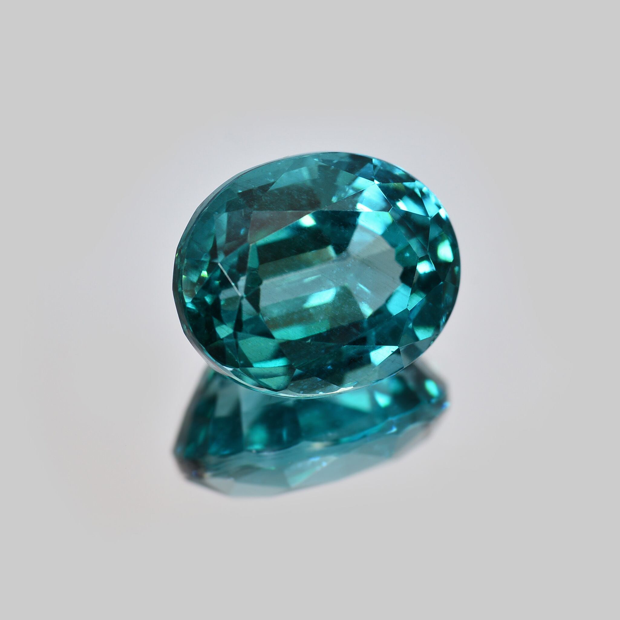 ソ付 アパタイト 4.772ct ルース オーバル ピーコックブルーグリーン ソ付 アパタイト 4.772ct ルース オーバル ピーコックブルーグリーン