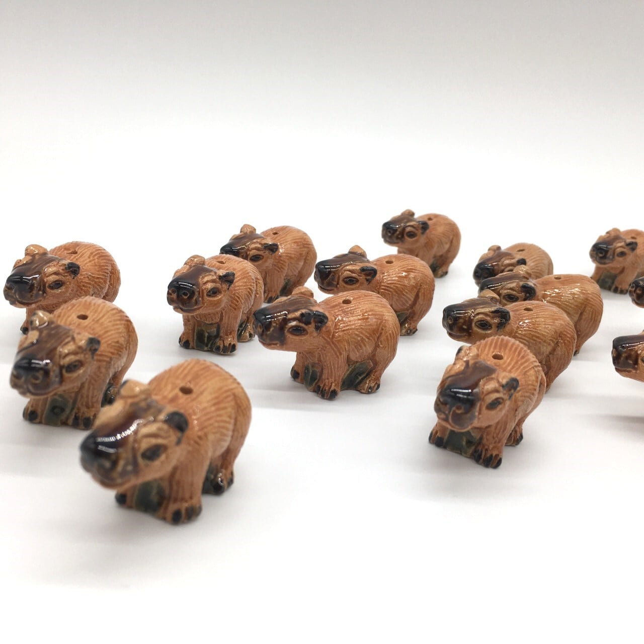 ペルーから届いたカピバラのハンドメイドビーズ カピ族の集い