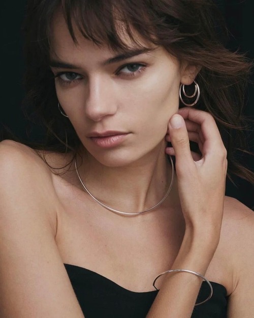 Thin HOOP Choker